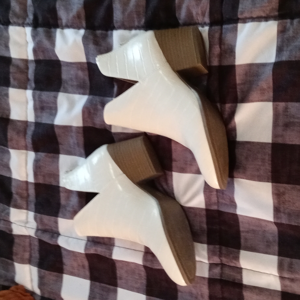 COPY - Cream/white crocodile print ankle booties